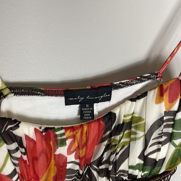City Triangles > Floral Dress Small - Picture 5 of 8